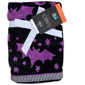 Caro Hand Towels Halloween Purple Bats Set of 2